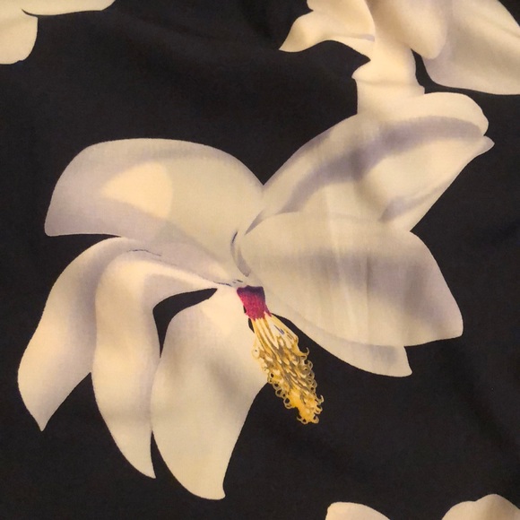 Floral Top - Picture 4 of 5